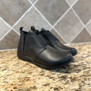 Chocolat Blu Boots Size 6 Never Worn Model